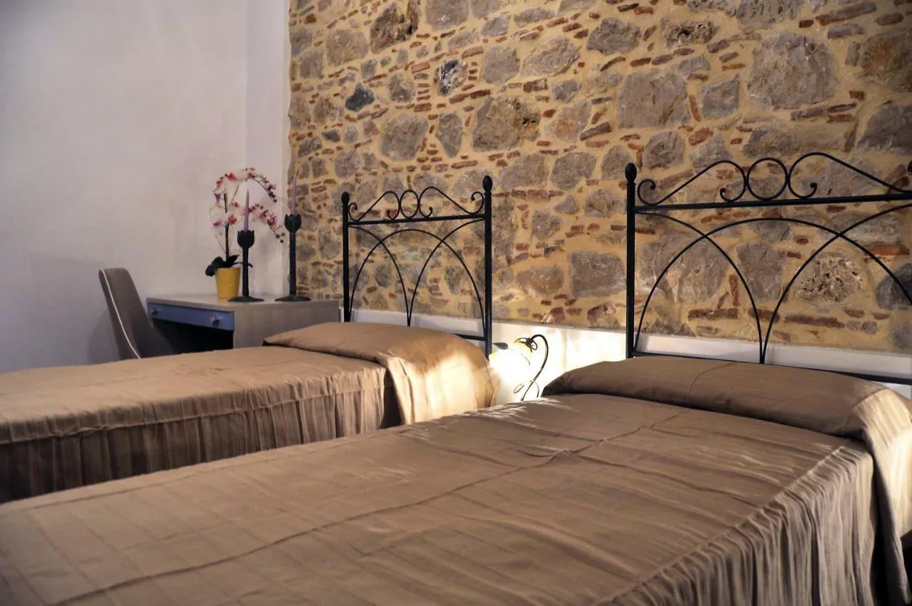 Casa Di Carlo Bed and Breakfast San Fratello 0*,  Italia